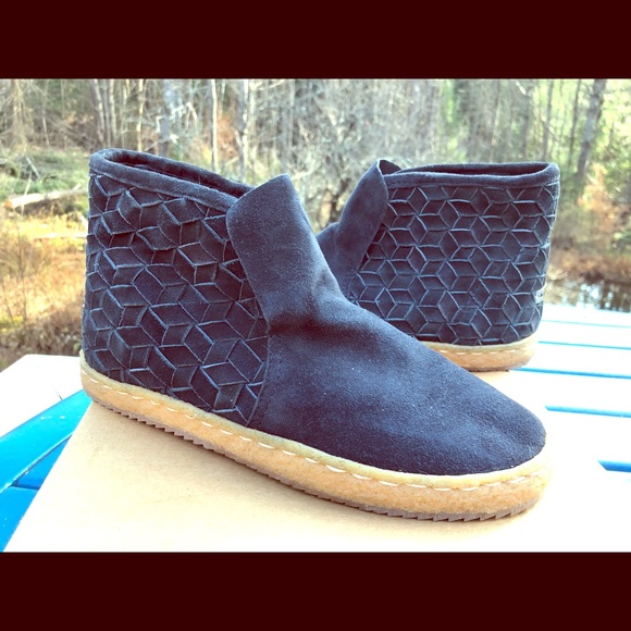 Laidback London Boots, handmade in Kenya - Picture 1 of 2
